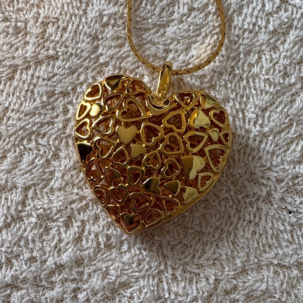 Avon Gold Heart Cluster Pendant Necklace